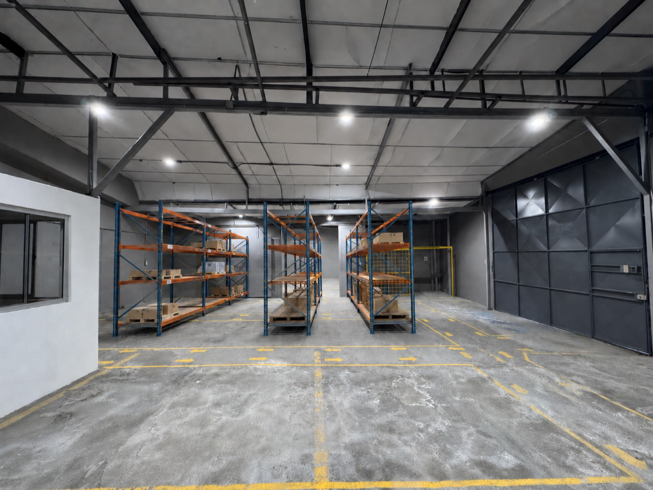 AI-generated visualization of pallet racks and marked circulation lanes on a flexible warehouse floor